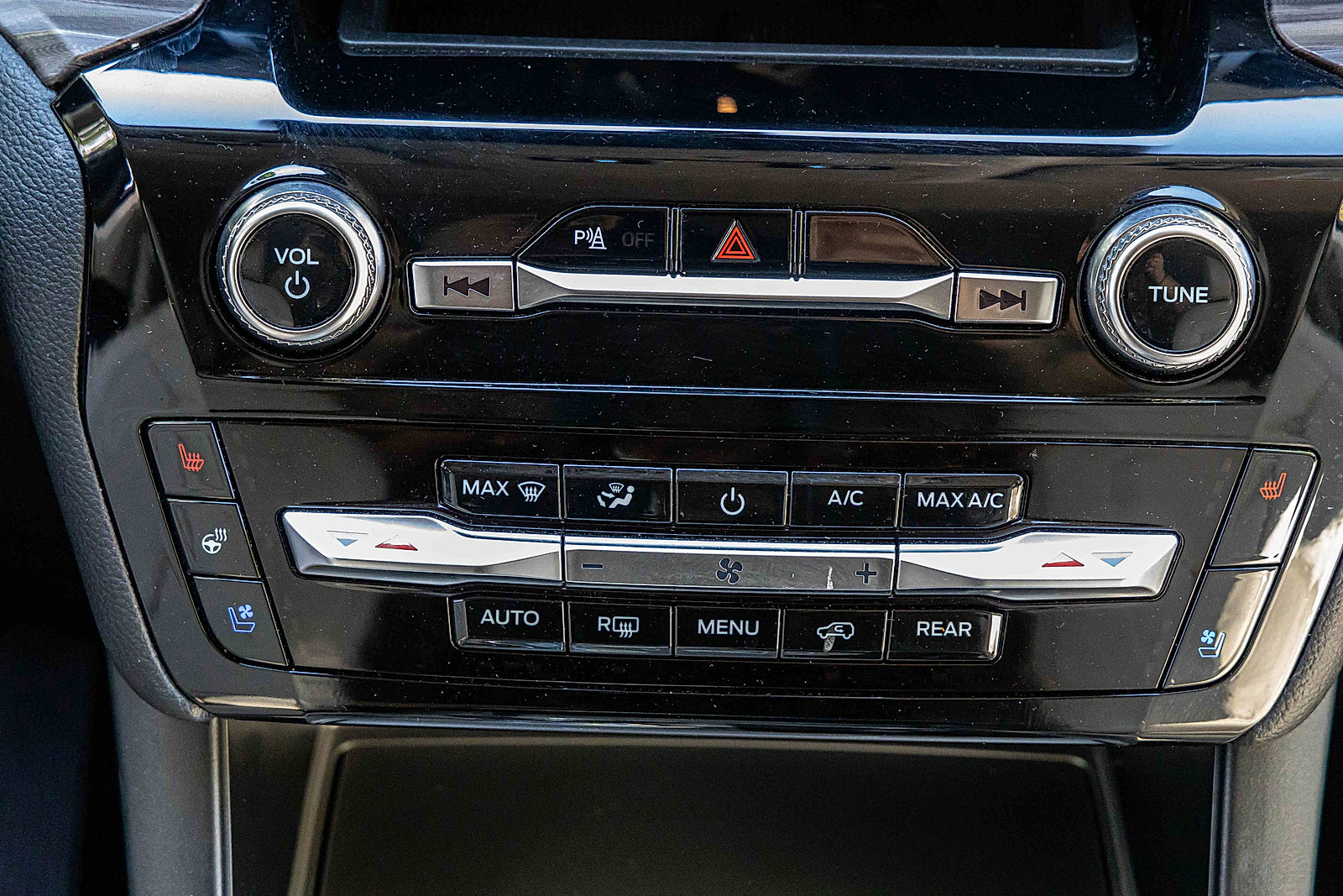 Used 2023 Ford Explorer Limited image 13