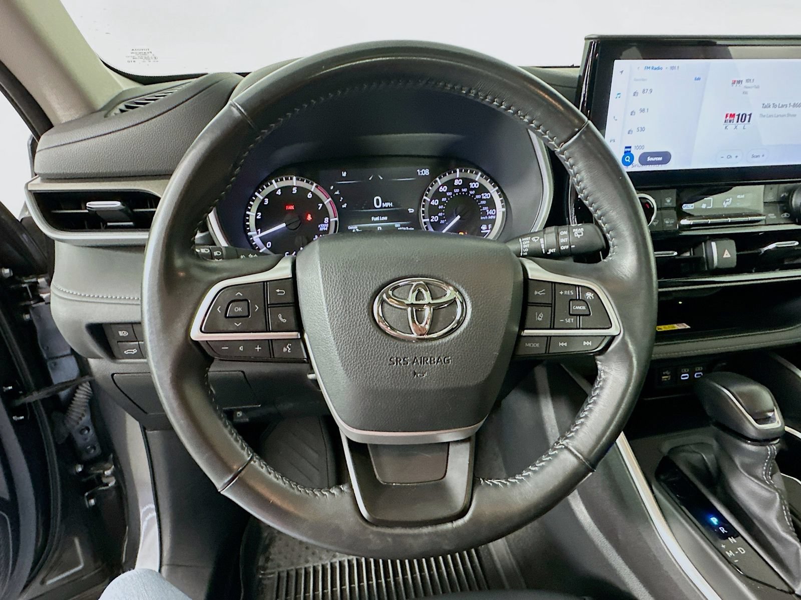 Used 2023 Toyota Highlander XLE AWD/4WD image 11