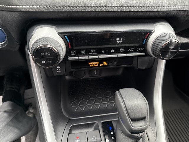 Used 2021 Toyota RAV4 XLE w/ Convenience Package image 22