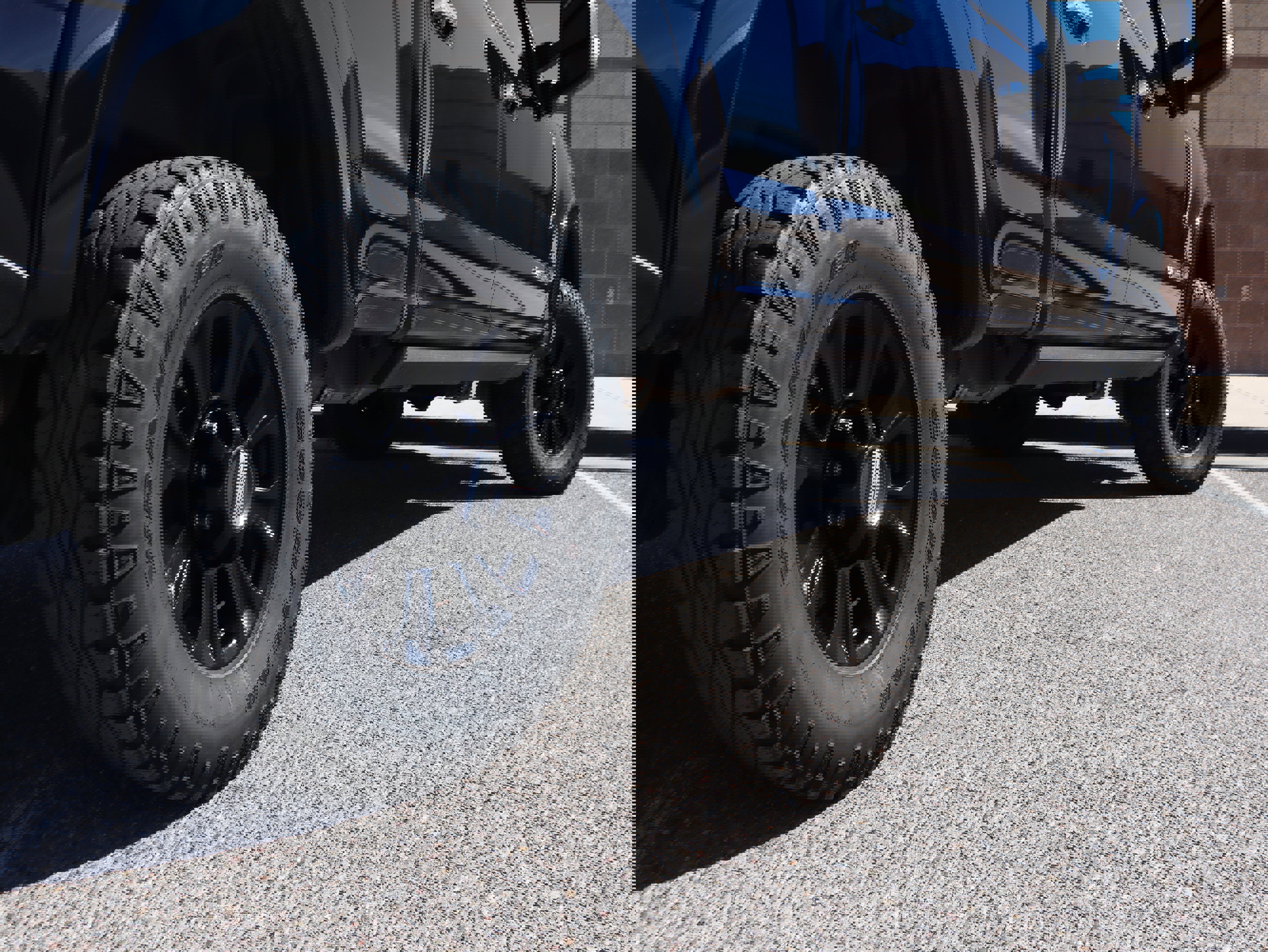 Used 2022 Ford F350 Platinum w/ Tremor Off-Road Package image 11