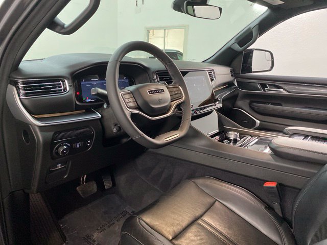 Used 2023 Jeep Wagoneer 4WD w/ Premium Group I image 75