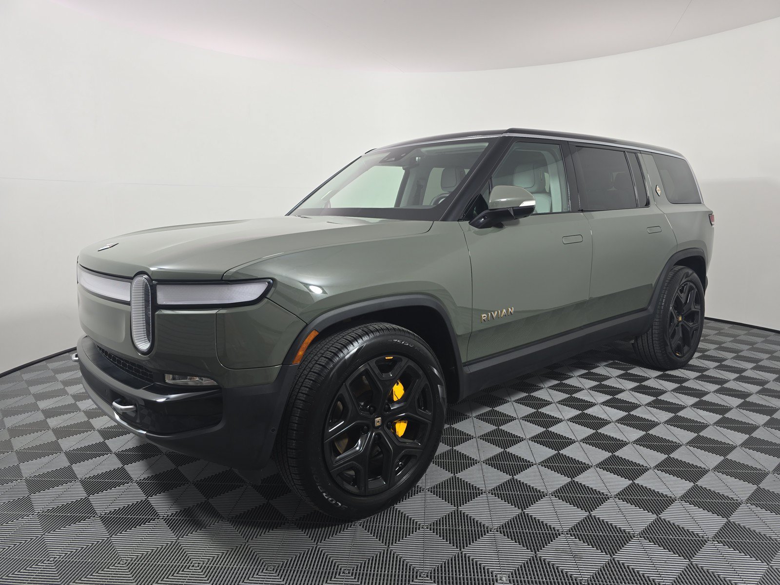 Used 2023 Rivian R1S Launch Edition