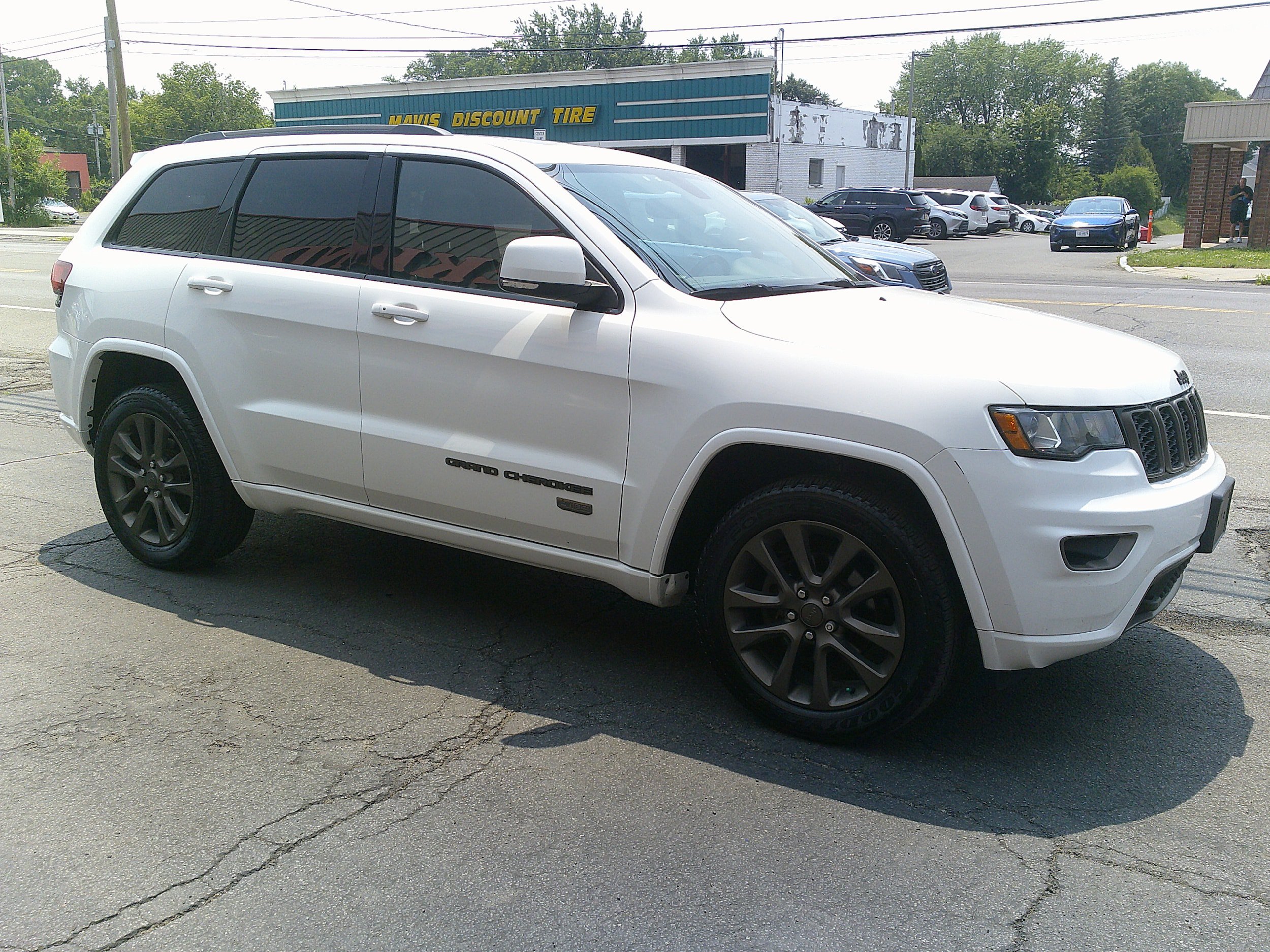 Used 2017 Jeep Grand Cherokee Limited 75th Anniversary AWD/4WD image 6