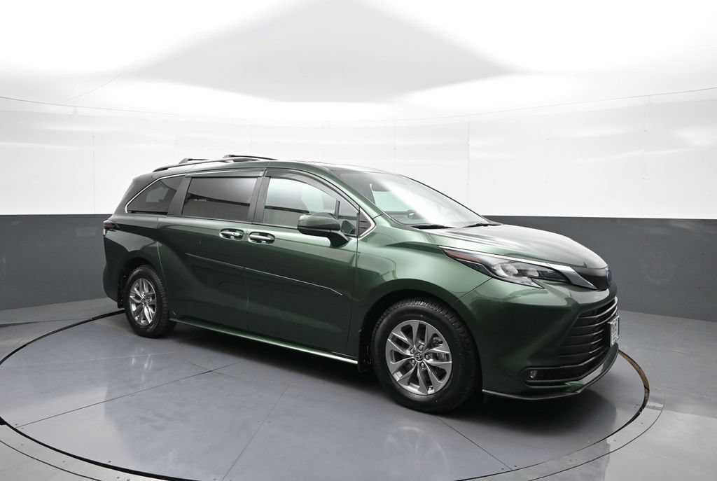 Certified 2025 Toyota Sienna XLE w/ XLE Plus Package AWD/4WD image 4