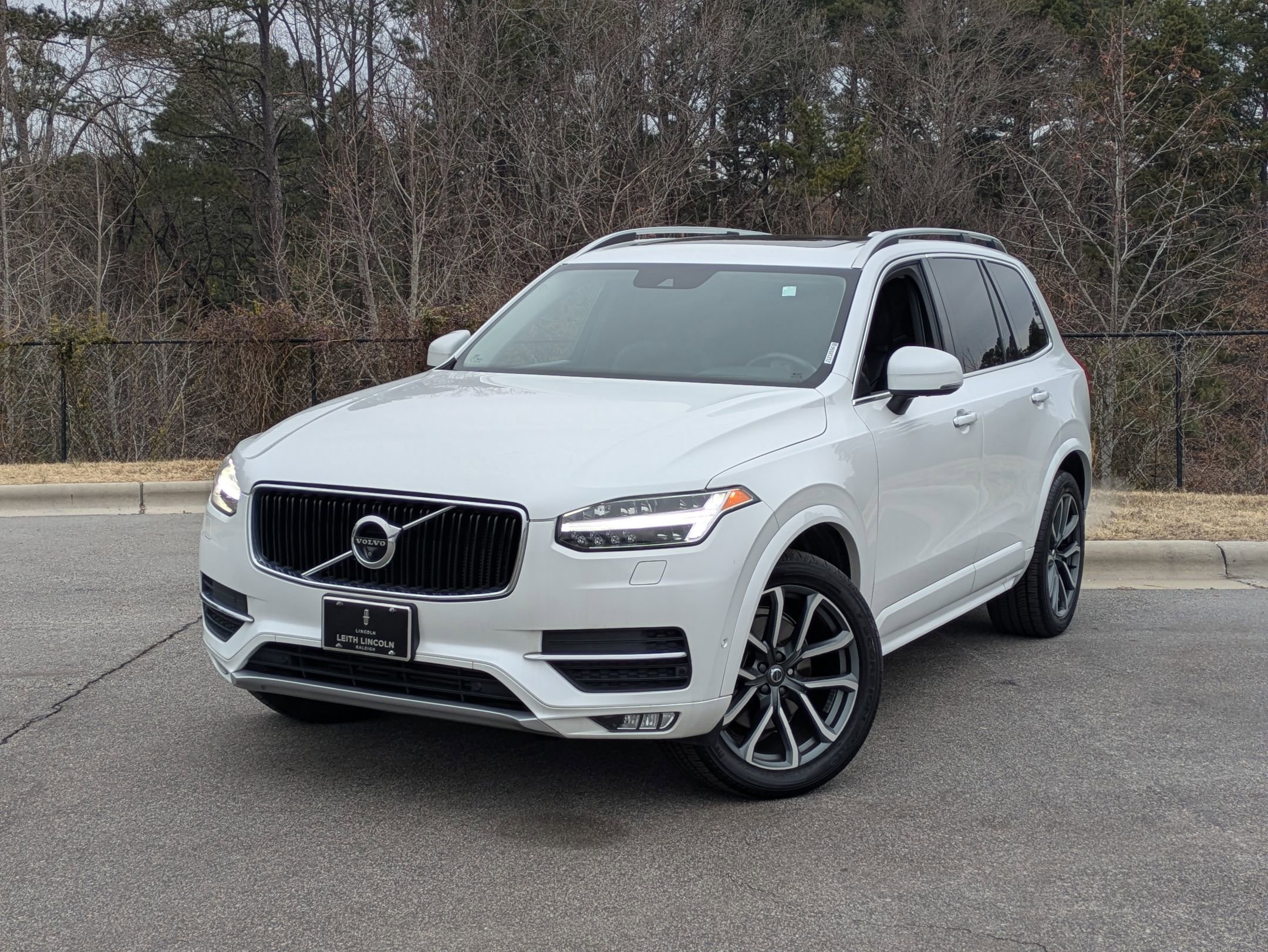 Used 2018 Volvo XC90 T6 Momentum w/ Convenience Package image 1