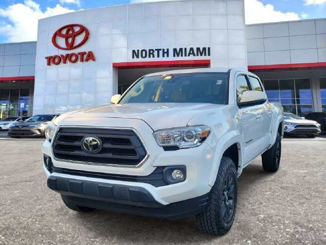 Used 2022 Toyota Tacoma SR5 w/ Technology Package RWD image 2