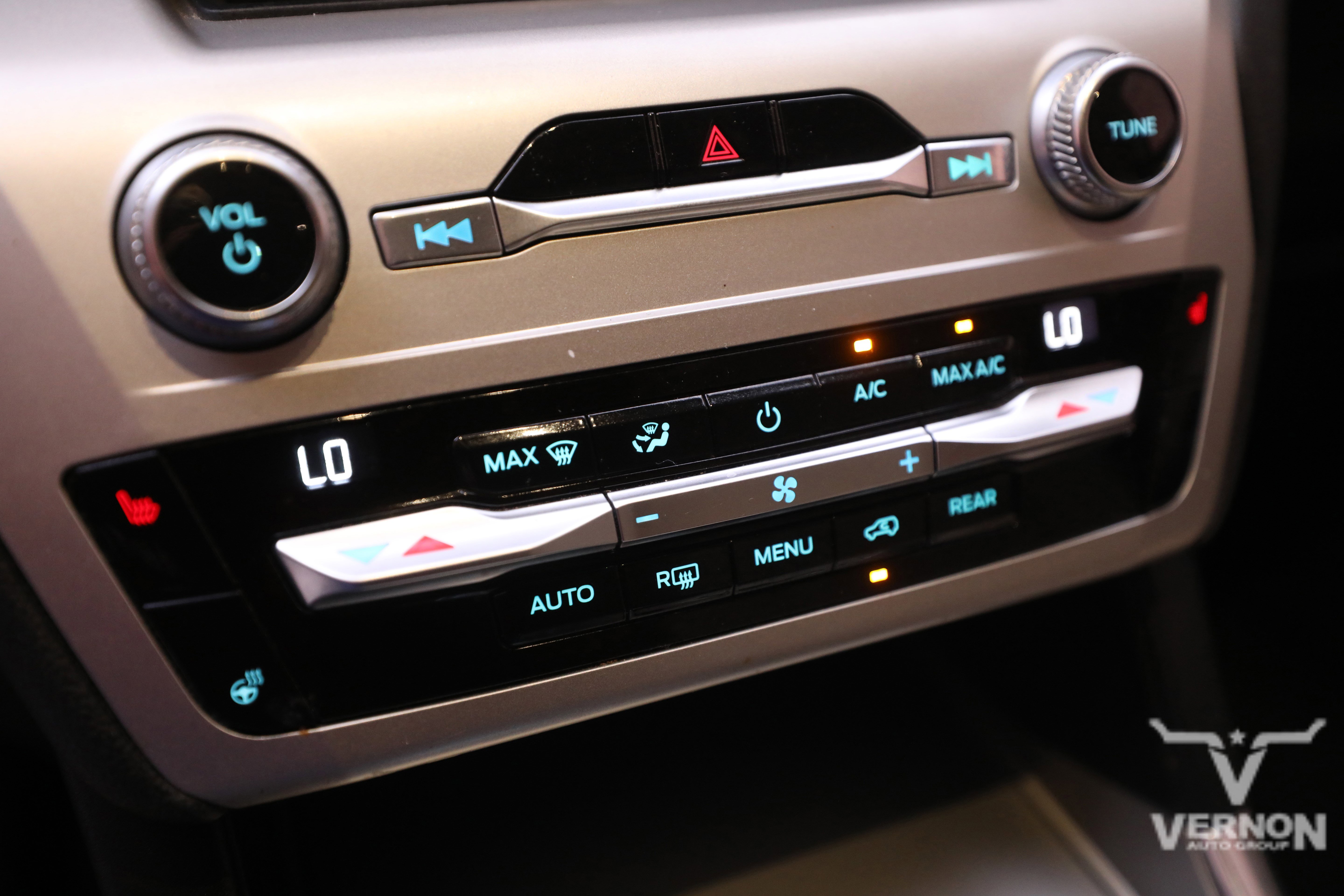 Used 2020 Ford Explorer XLT w/ Equipment Group 202A image 24