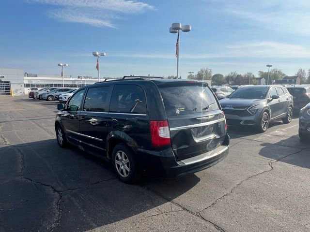Used 2011 Chrysler Town & Country Touring FWD image 3