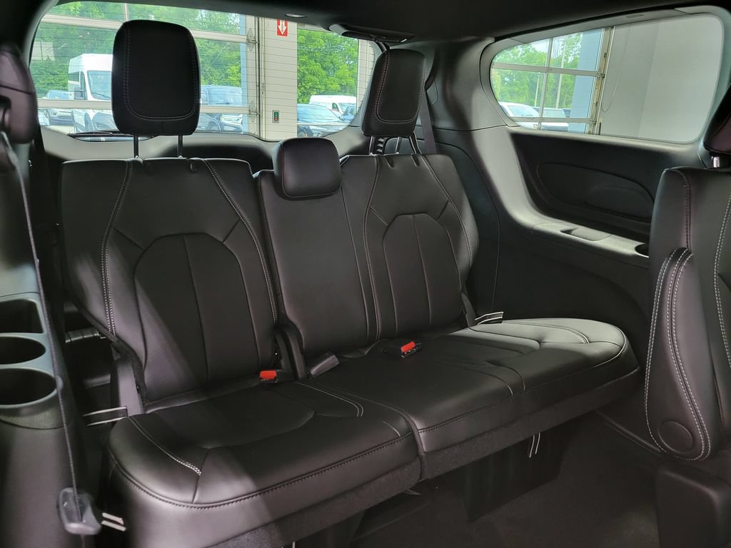 New 2027 Chrysler Pacifica LX FWD image 40