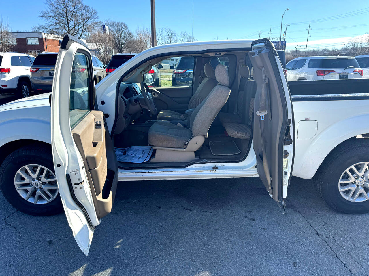 Used 2015 Nissan Frontier SV image 15