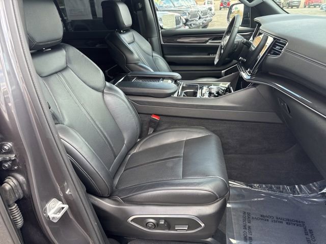 Certified 2024 Jeep Wagoneer 4WD w/ HD Trailer Tow Package image 35