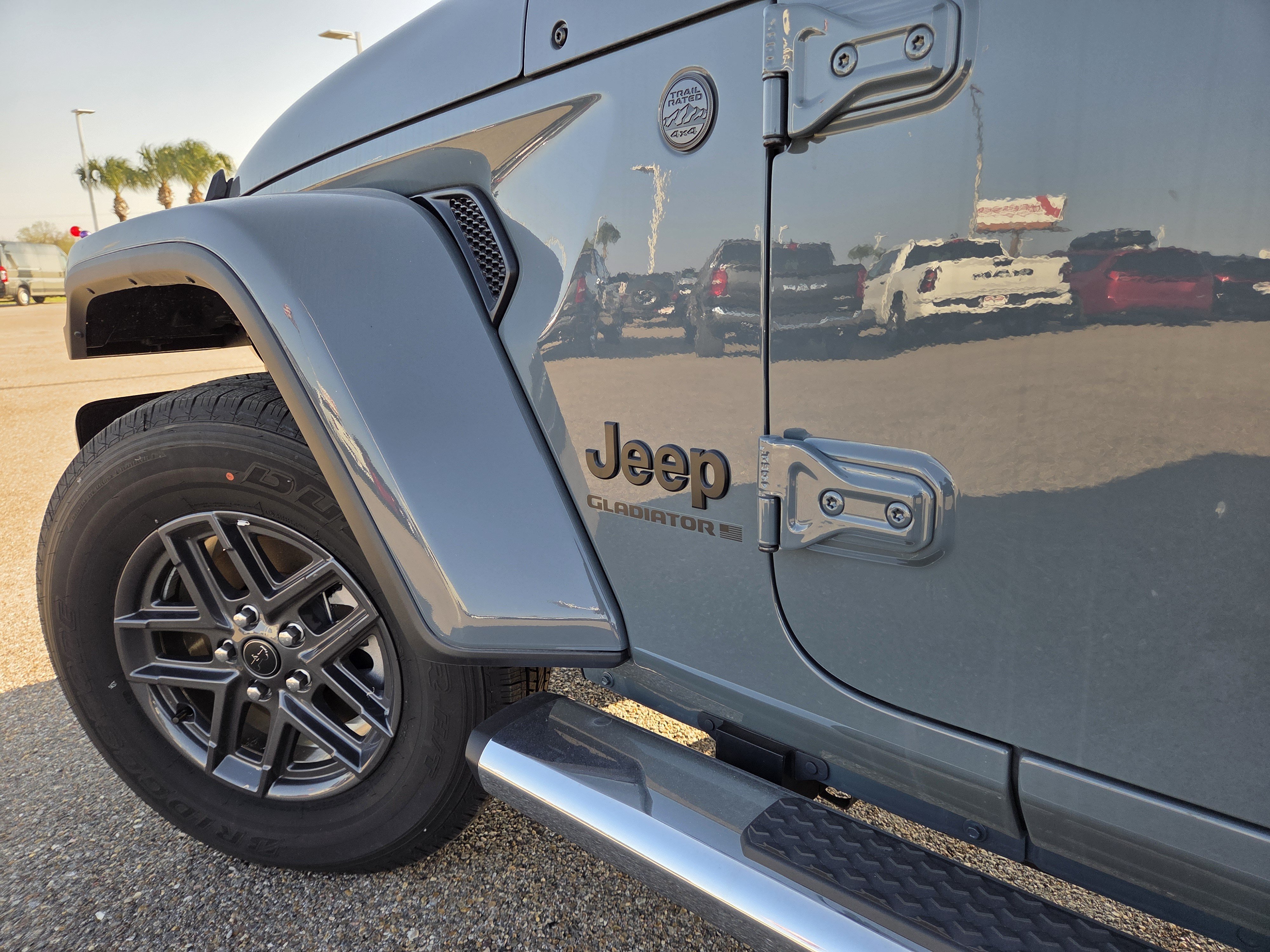 Used 2025 Jeep Gladiator Sport AWD/4WD image 11