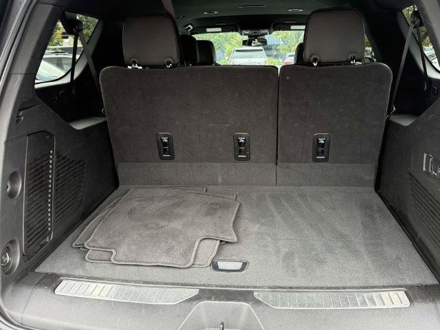 Used 2025 Chevrolet Suburban Premier AWD/4WD image 10