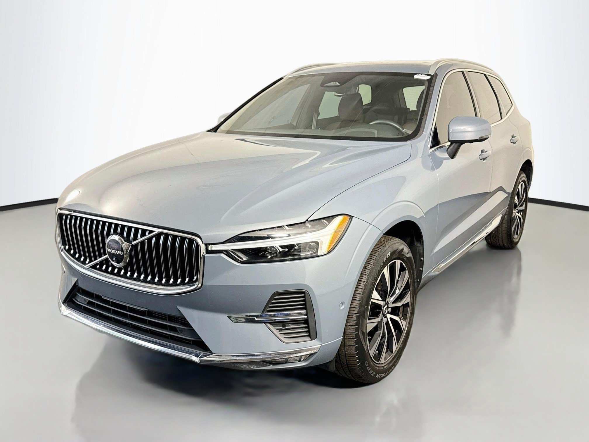 Used 2023 Volvo XC60 B5 Plus FWD image 4