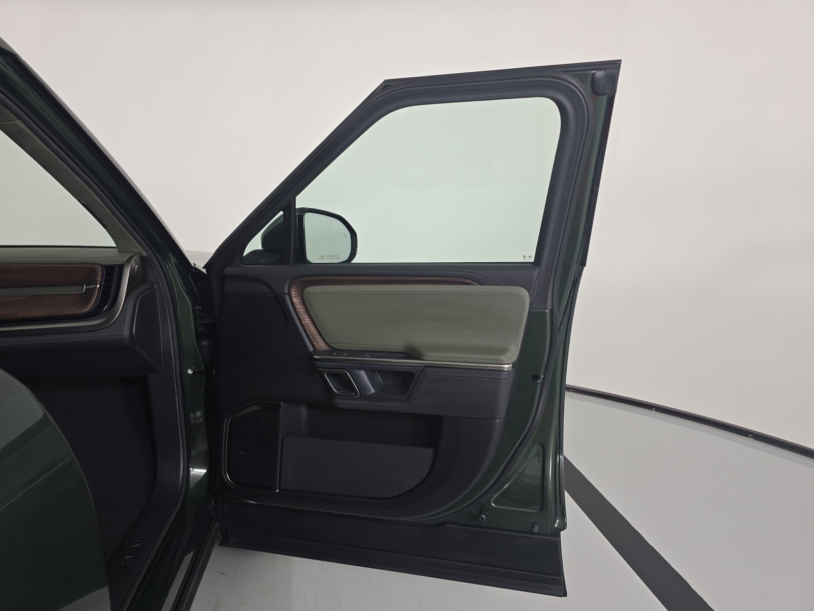Used 2023 Rivian R1T Adventure AWD/4WD image 18