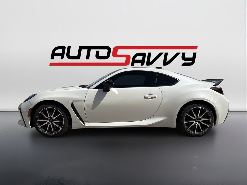 Used 2024 Toyota GR86 RWD image 5