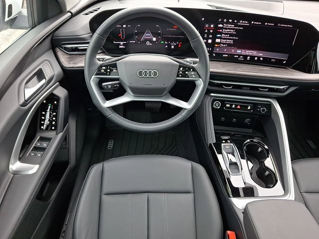 Used 2025 Audi Q5 Premium w/ Convenience Package AWD/4WD image 11
