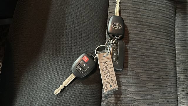 Used 2018 Toyota Tundra SR5 AWD/4WD image 33