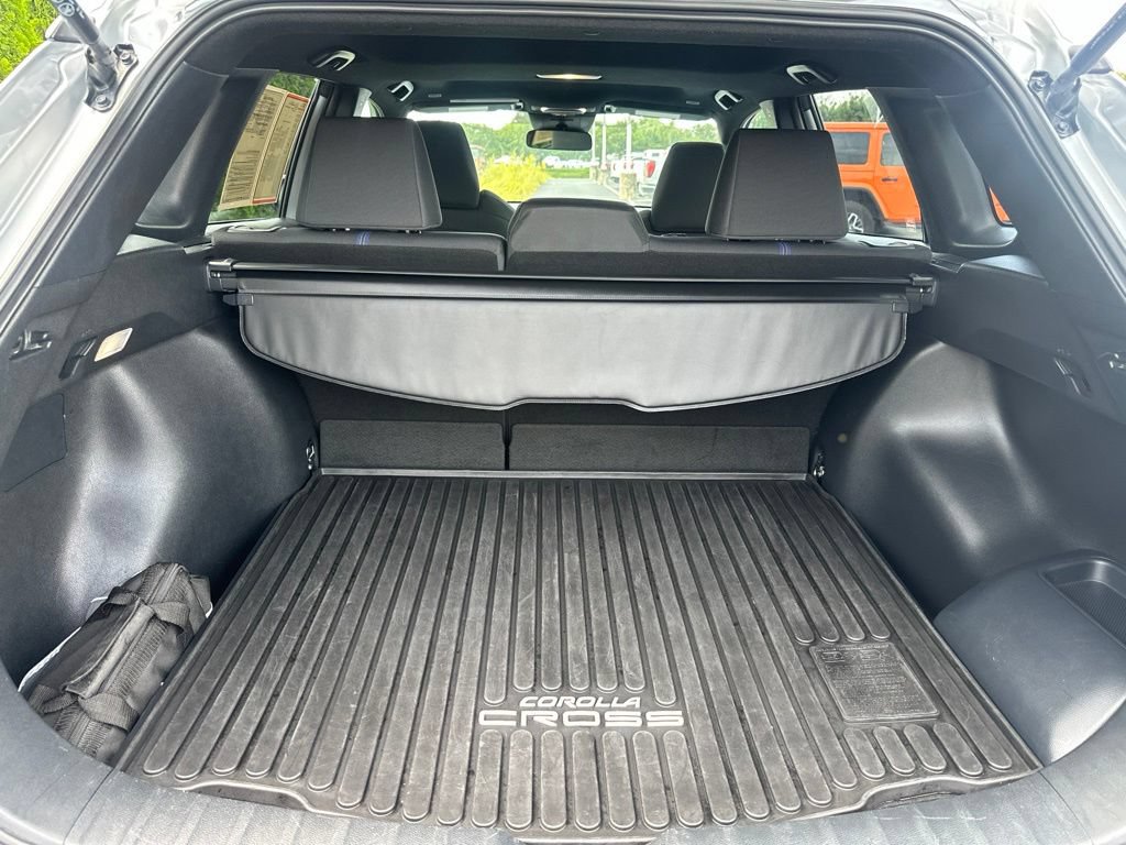 Certified 2023 Toyota Corolla Cross AWD Hybrid w/ Moonroof Package image 36