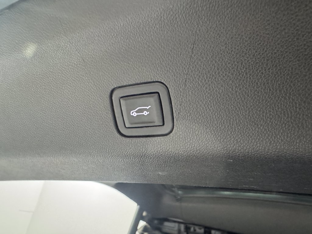 Used 2021 Chevrolet Tahoe RST w/ Luxury Package AWD/4WD image 36