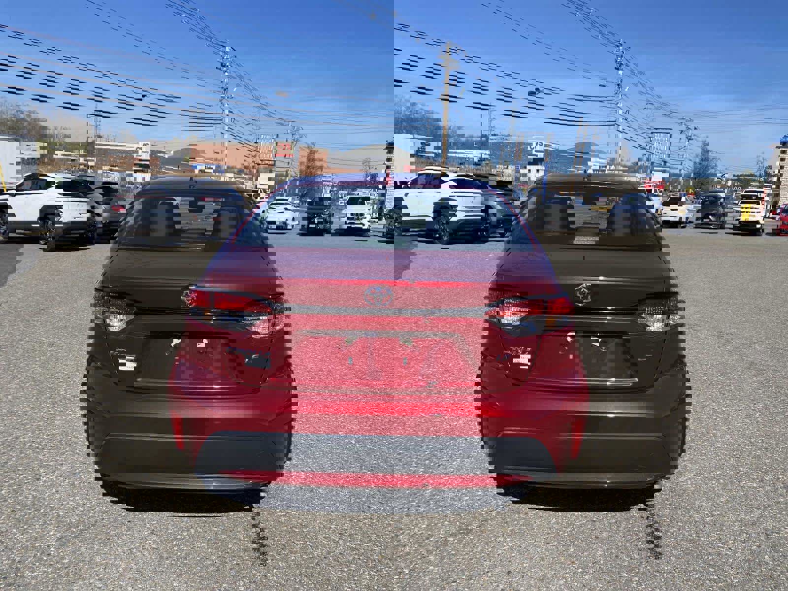 Used 2022 Toyota Corolla LE image 4