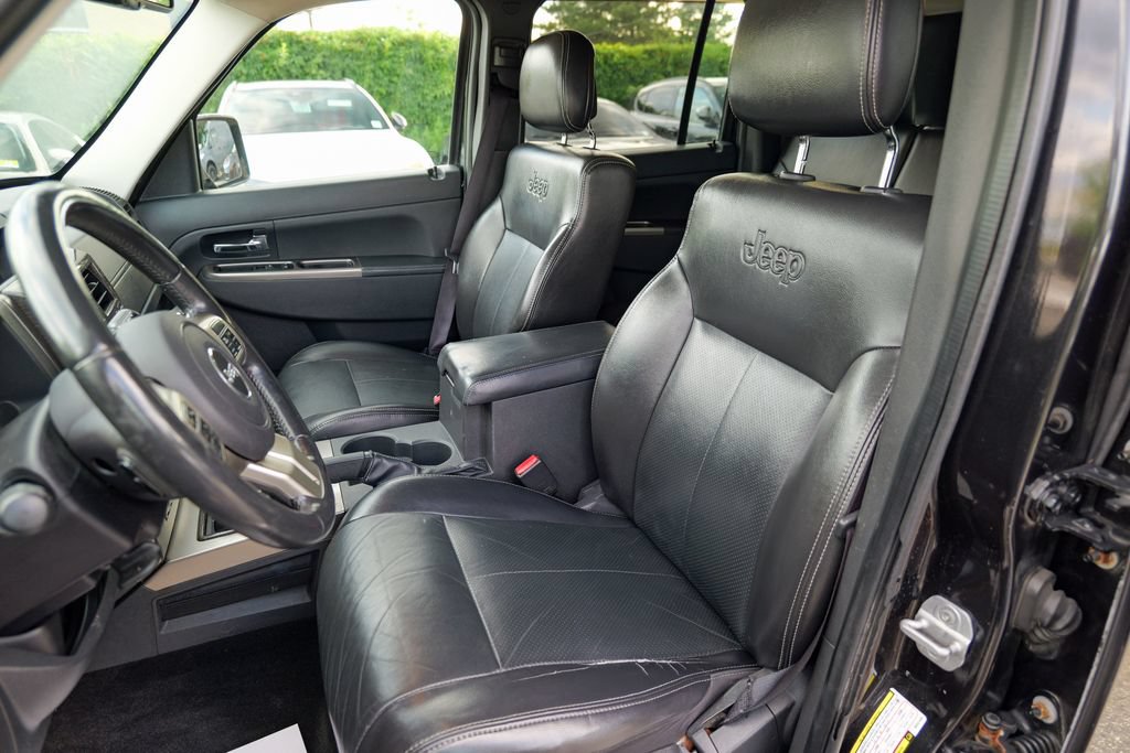 Used 2011 Jeep Liberty Limited w/ Chrome Accents Group AWD/4WD image 22