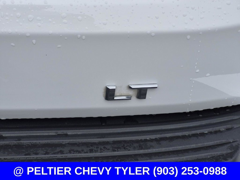 Used 2024 Chevrolet Suburban LT w/ Luxury Package RWD image 9