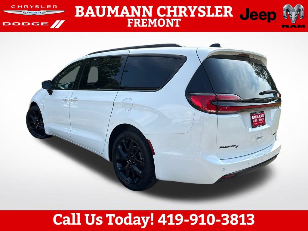 Used 2025 Chrysler Pacifica Limited FWD image 4