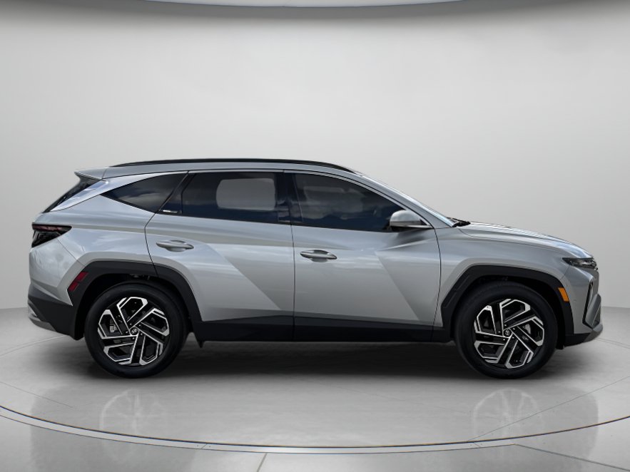 Used 2025 Hyundai Tucson Limited FWD image 2