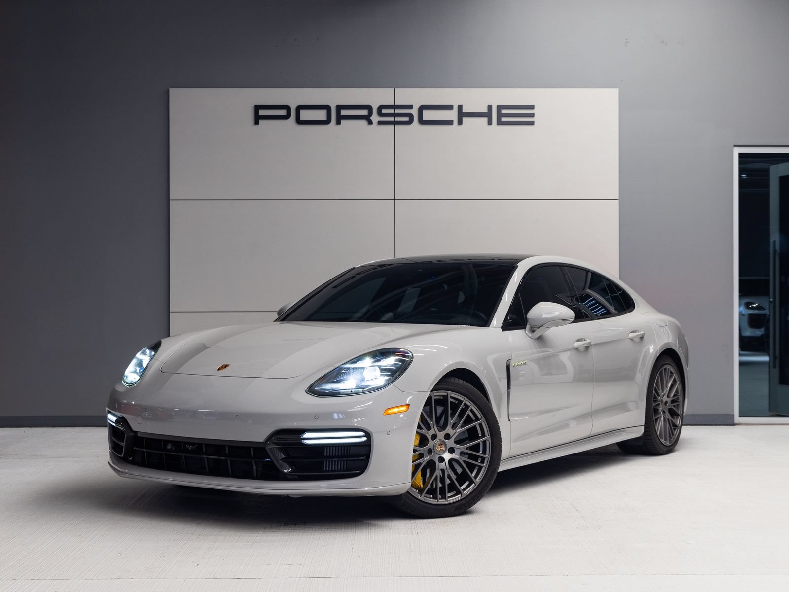 Certified 2022 Porsche Panamera Turbo S AWD/4WD image 1