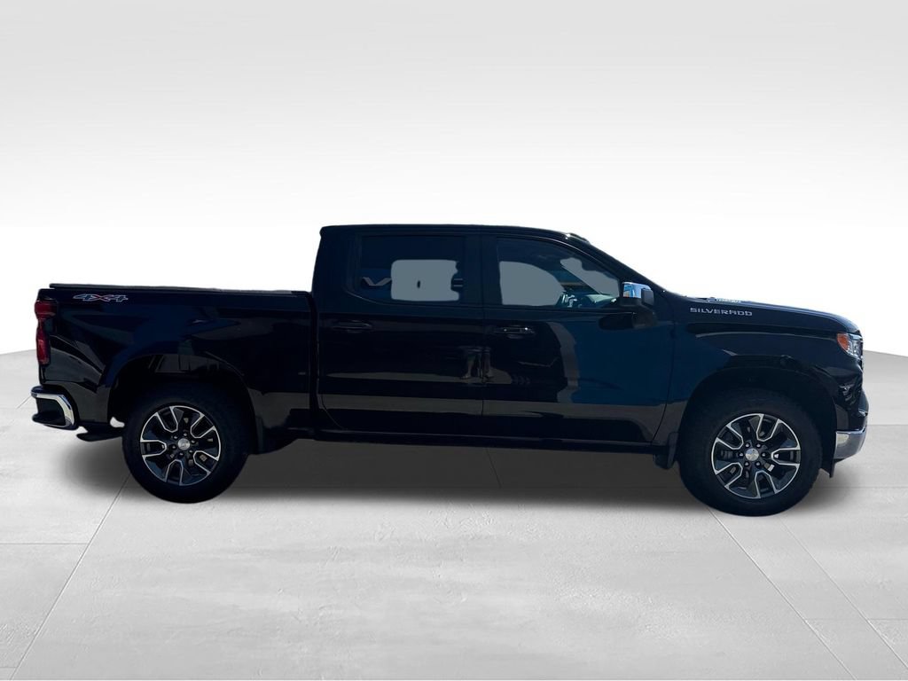 Used 2024 Chevrolet Silverado 1500 LT AWD/4WD image 7