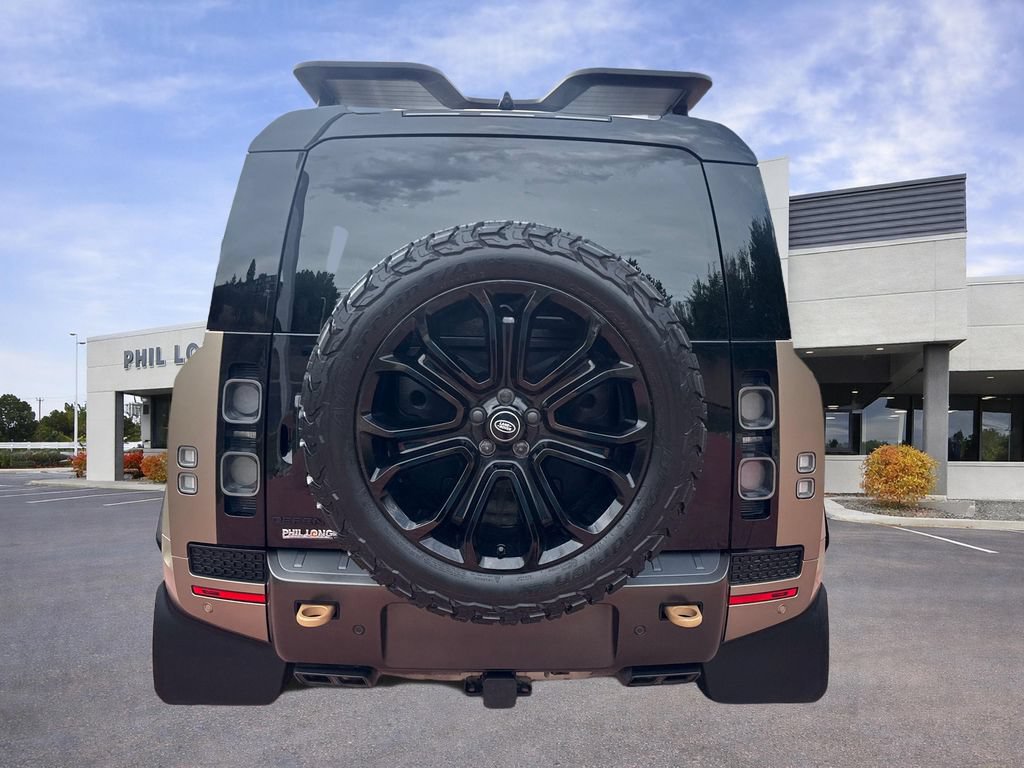 Used 2025 Land Rover Defender 110 AWD/4WD image 7