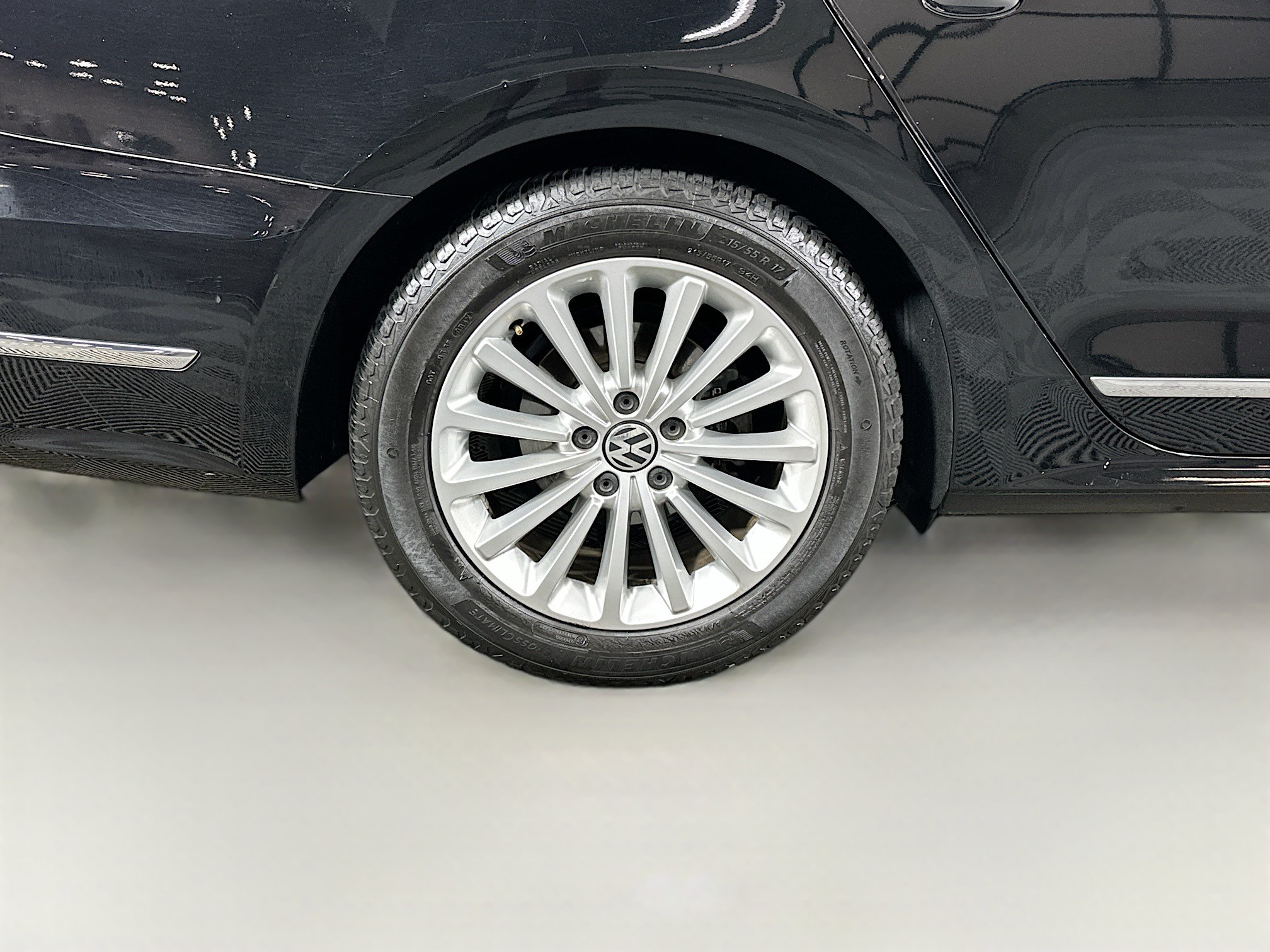 Used 2016 Volkswagen Passat 1.8T SE FWD image 11