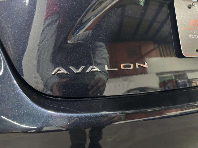 Used 2018 Toyota Avalon Limited image 46