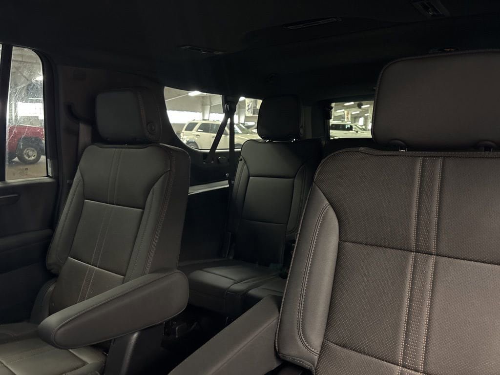 New 2026 Chevrolet Suburban High Country w/ Sun And Tow Package AWD/4WD image 22