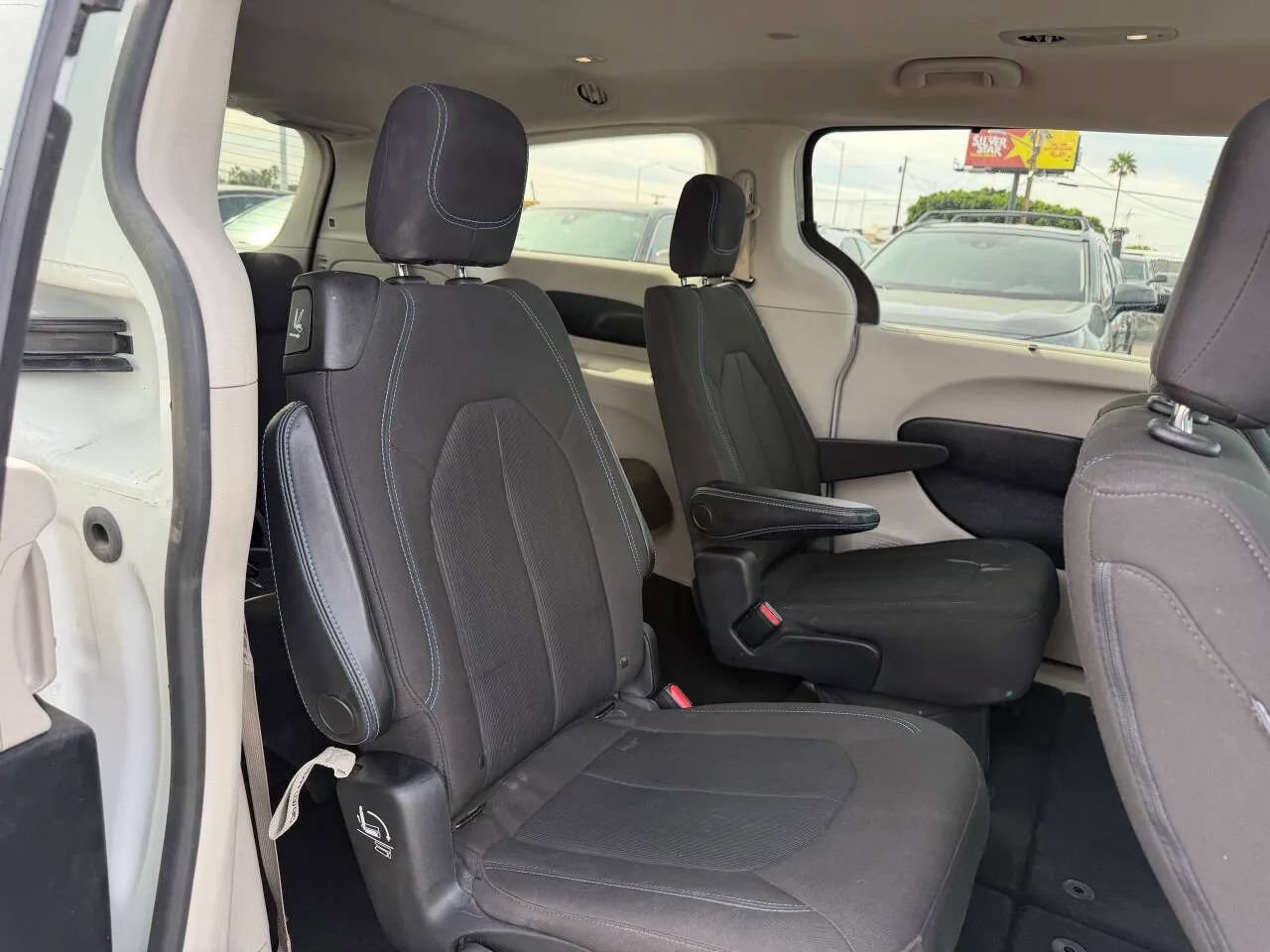 Used 2021 Chrysler Pacifica Touring FWD image 26