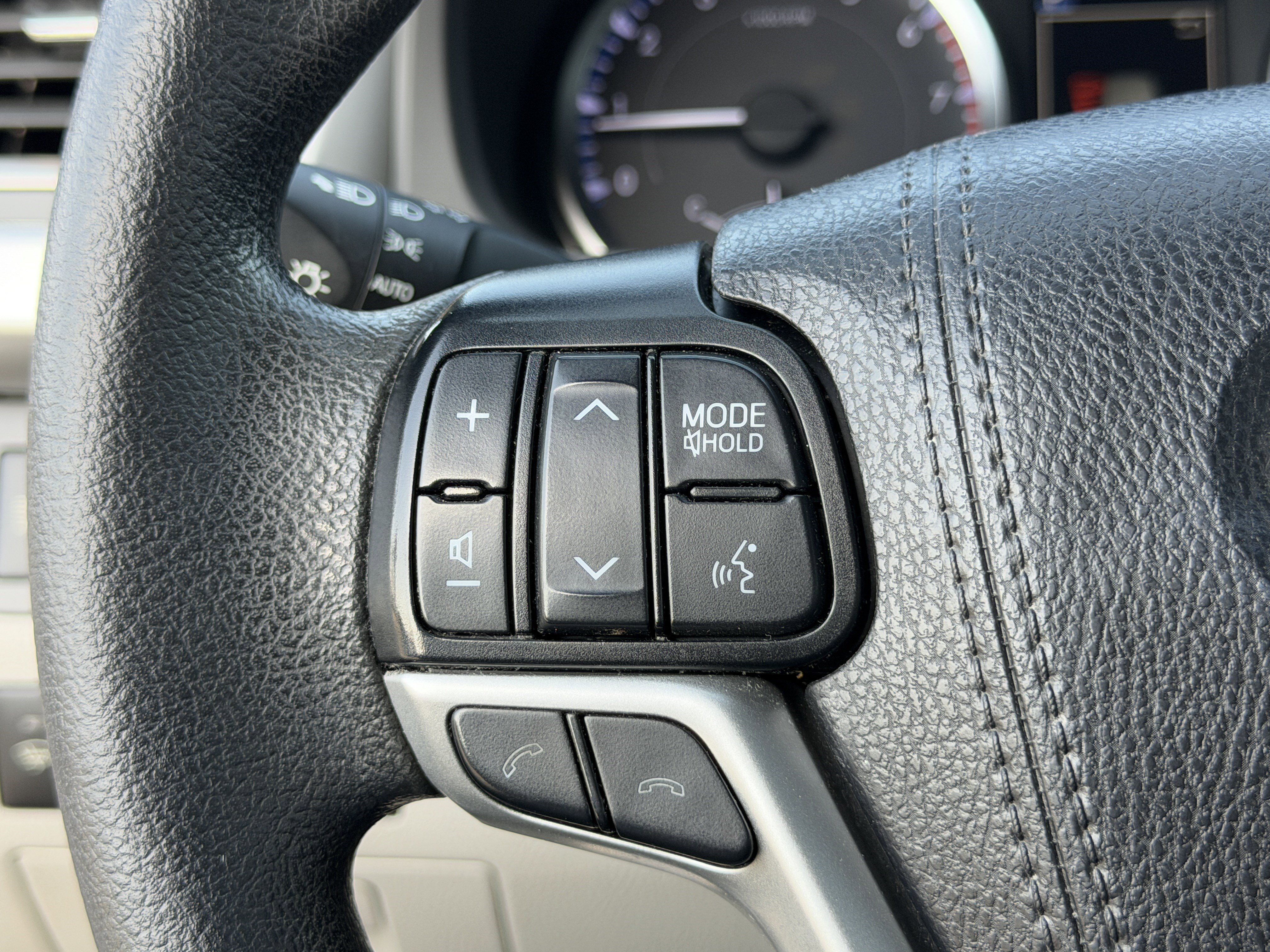 Used 2019 Toyota Highlander LE FWD image 18