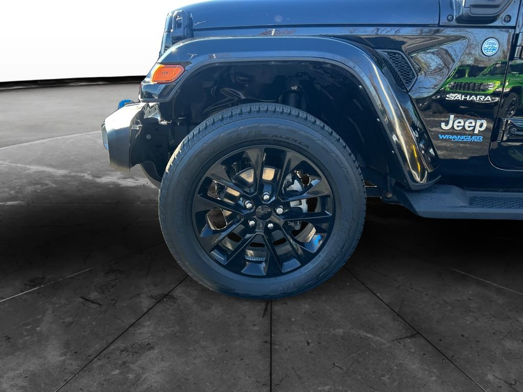 Used 2022 Jeep Wrangler Unlimited Sahara w/ Cold Weather Group image 14