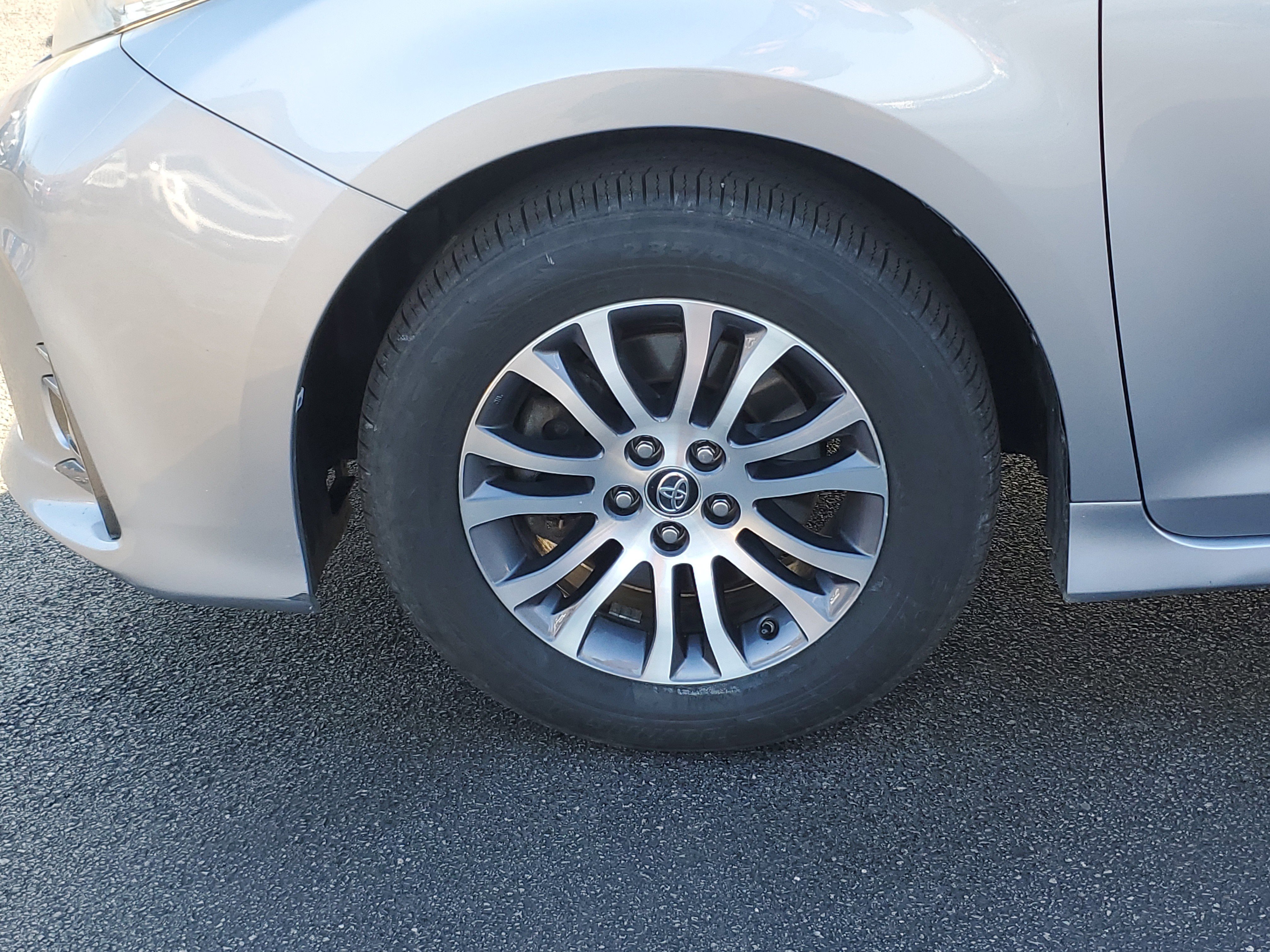 Used 2018 Toyota Sienna XLE image 10