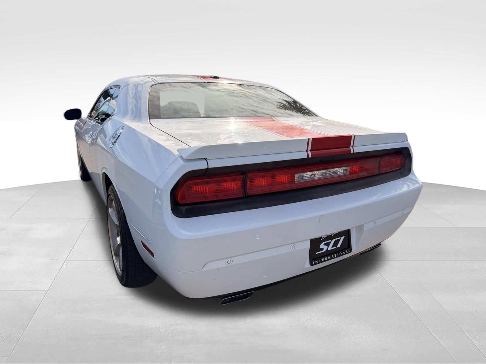 Used 2014 Dodge Challenger SXT RWD image 9