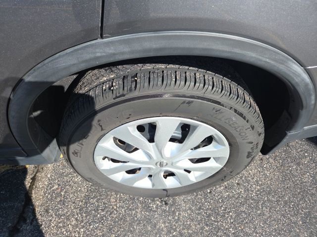 Used 2018 Nissan Rogue S image 28