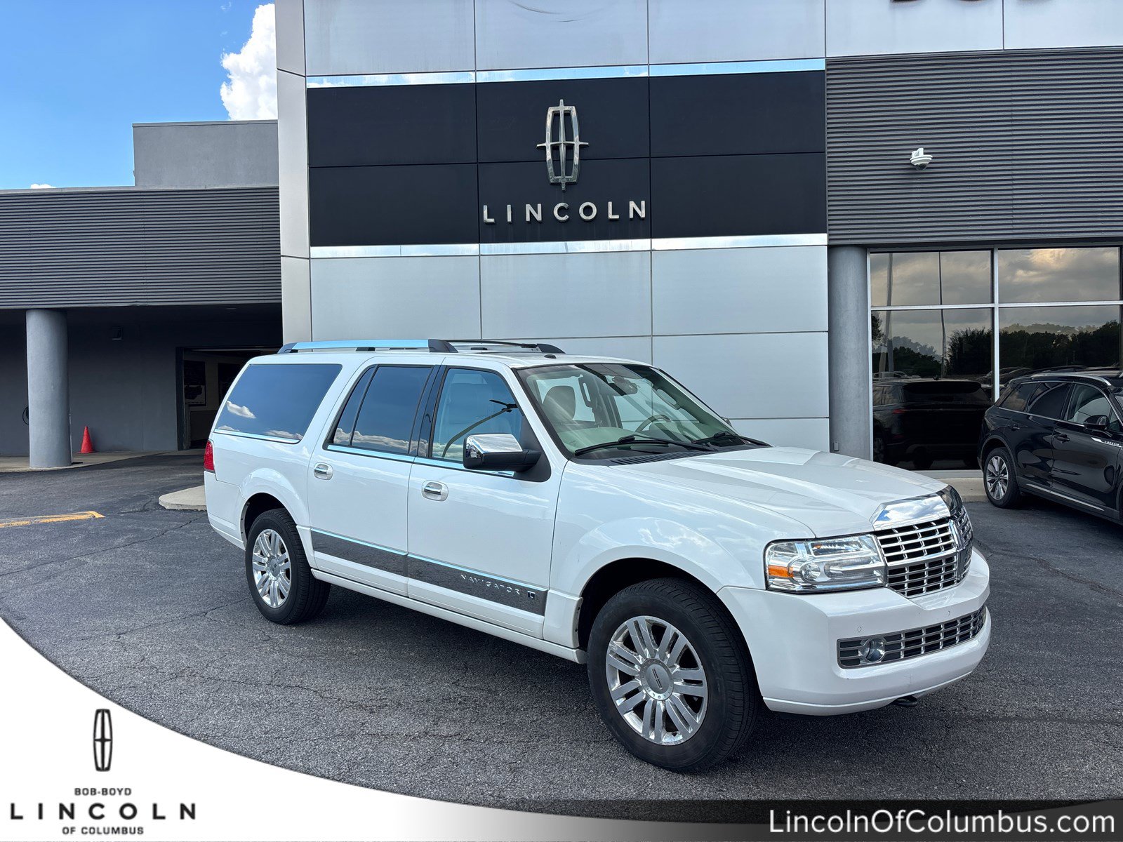 Used 2014 Lincoln Navigator L 4WD image 1