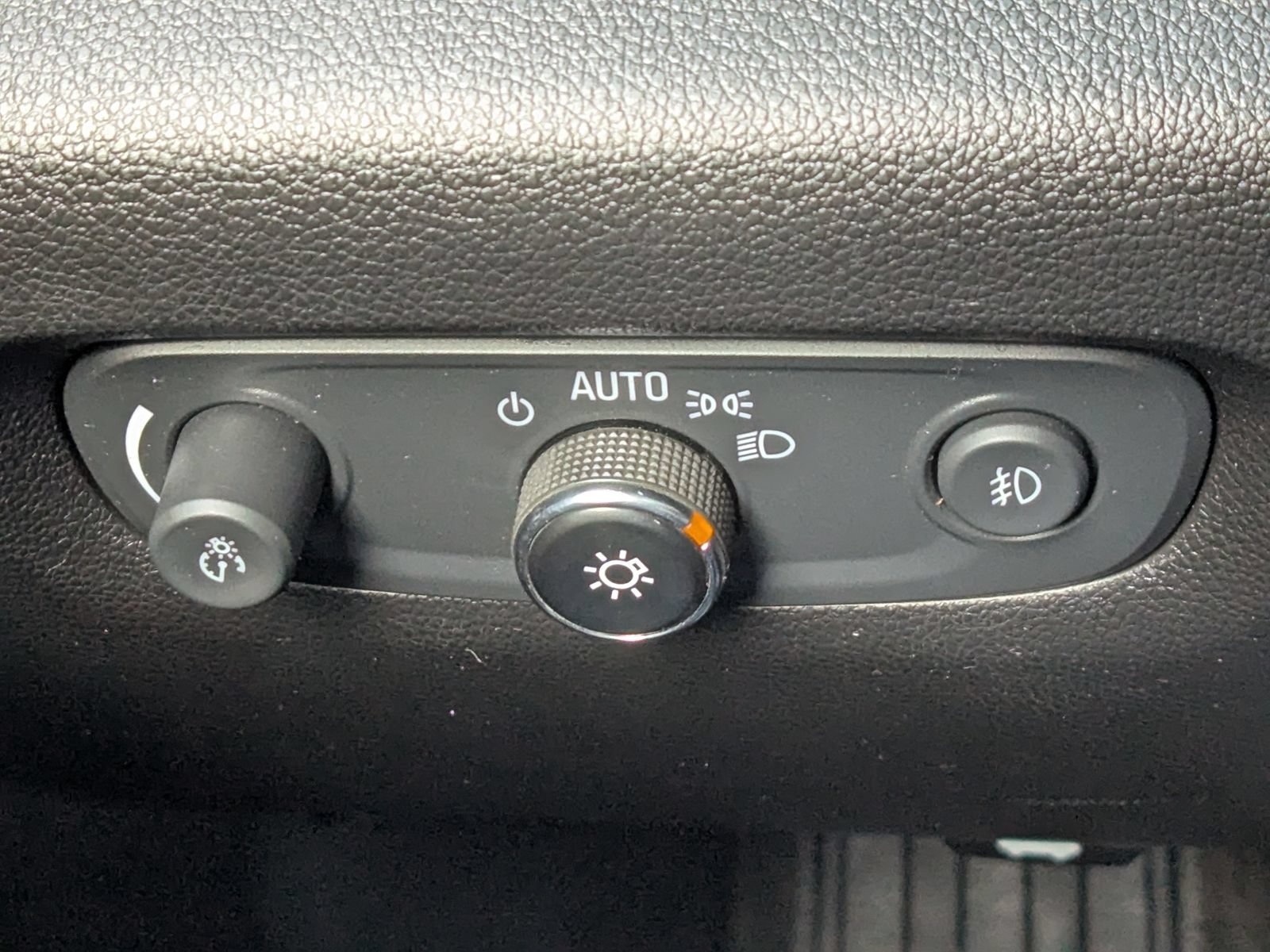 Used 2020 Chevrolet Traverse LT w/ LT Premium Package AWD/4WD image 30