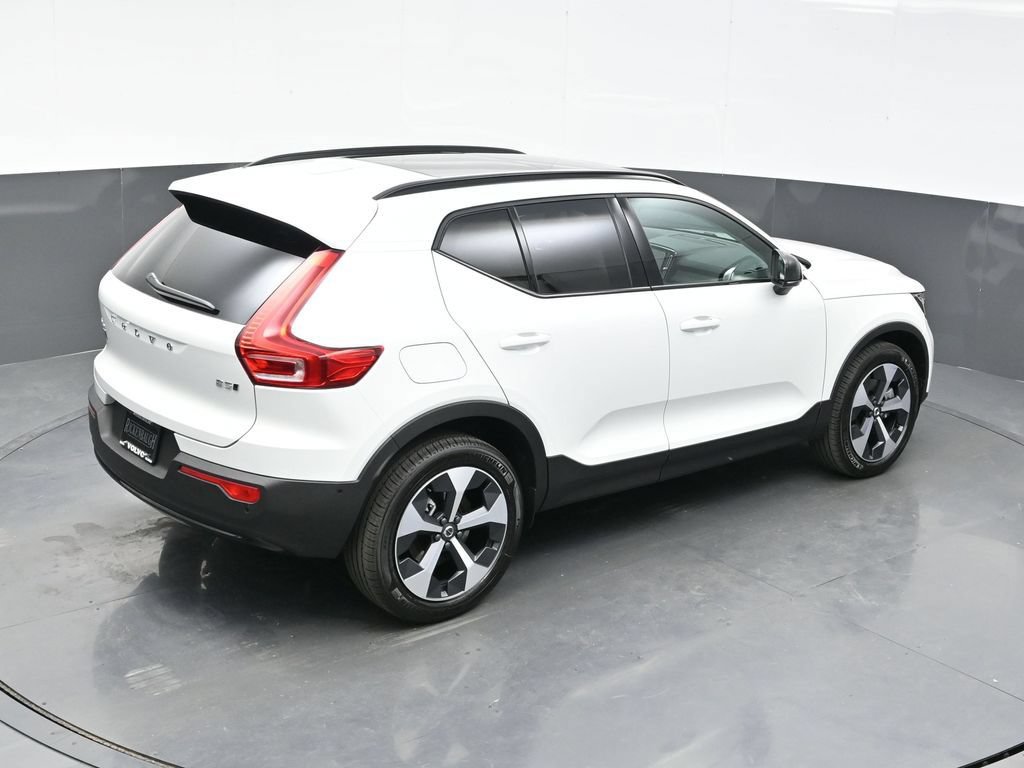 New 2026 Volvo XC40 B5 Plus w/ Protection Package Premier AWD/4WD image 22