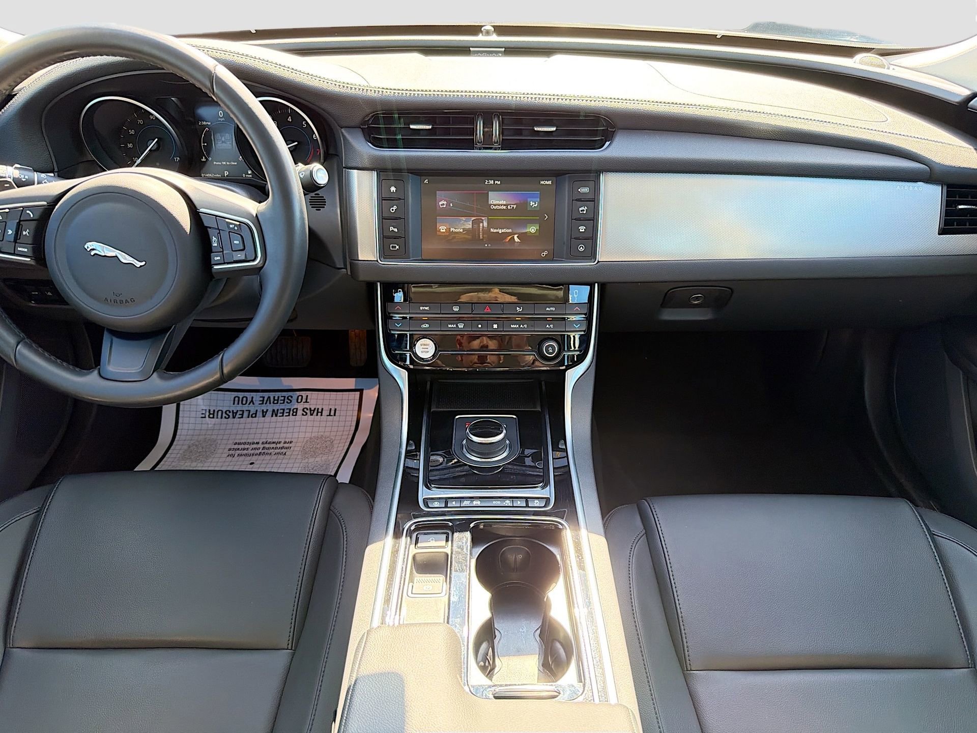 Used 2018 Jaguar XF Premium image 19