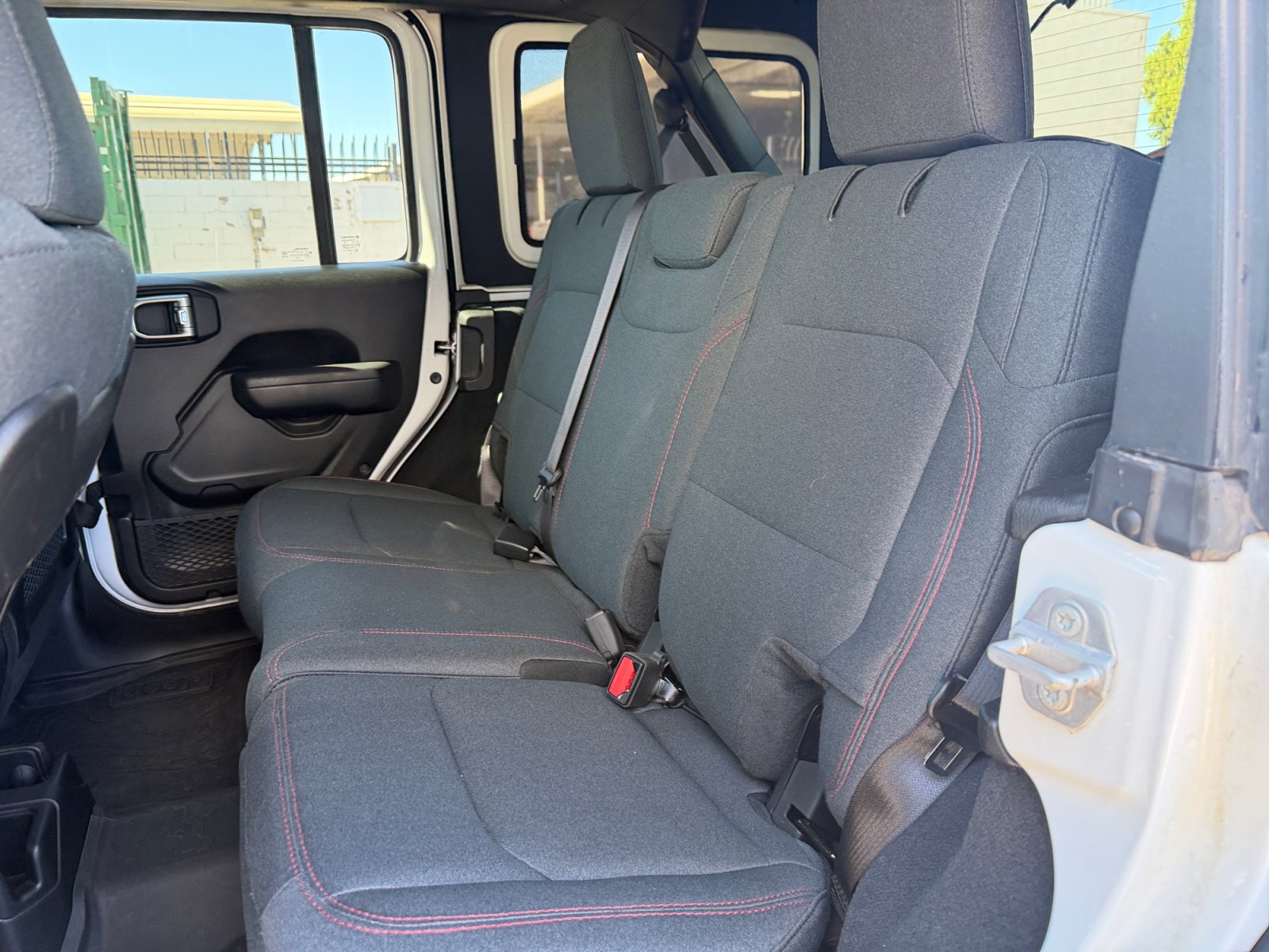 Used 2024 Jeep Wrangler Unlimited Rubicon AWD/4WD image 28