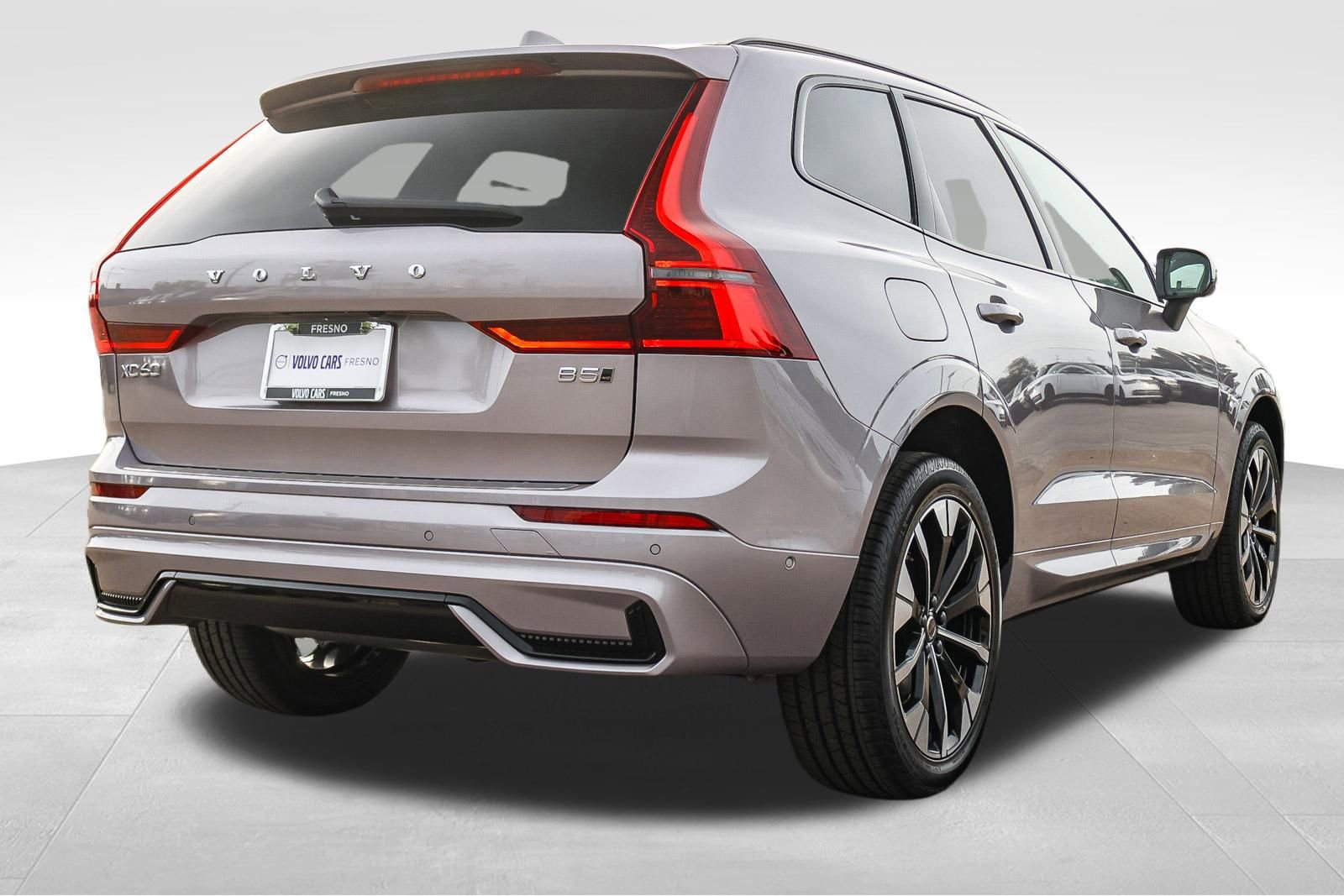 New 2026 Volvo XC60 B5 Plus w/ Climate Package image 4