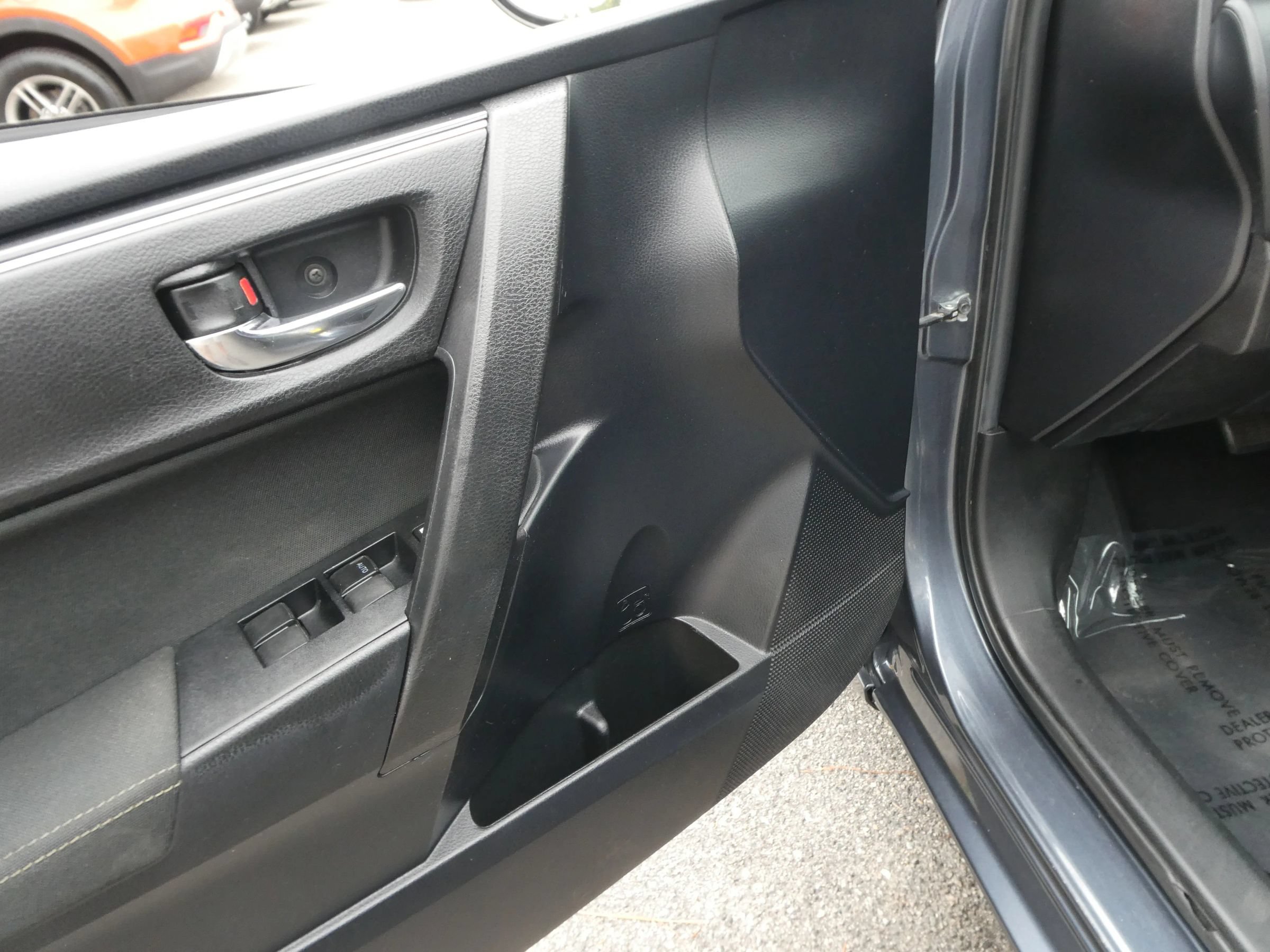 Used 2019 Toyota Corolla LE FWD image 13