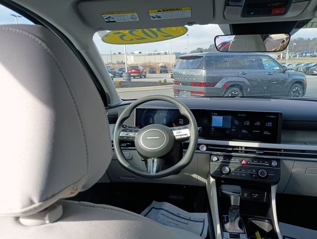 Used 2025 Hyundai Tucson SE image 15