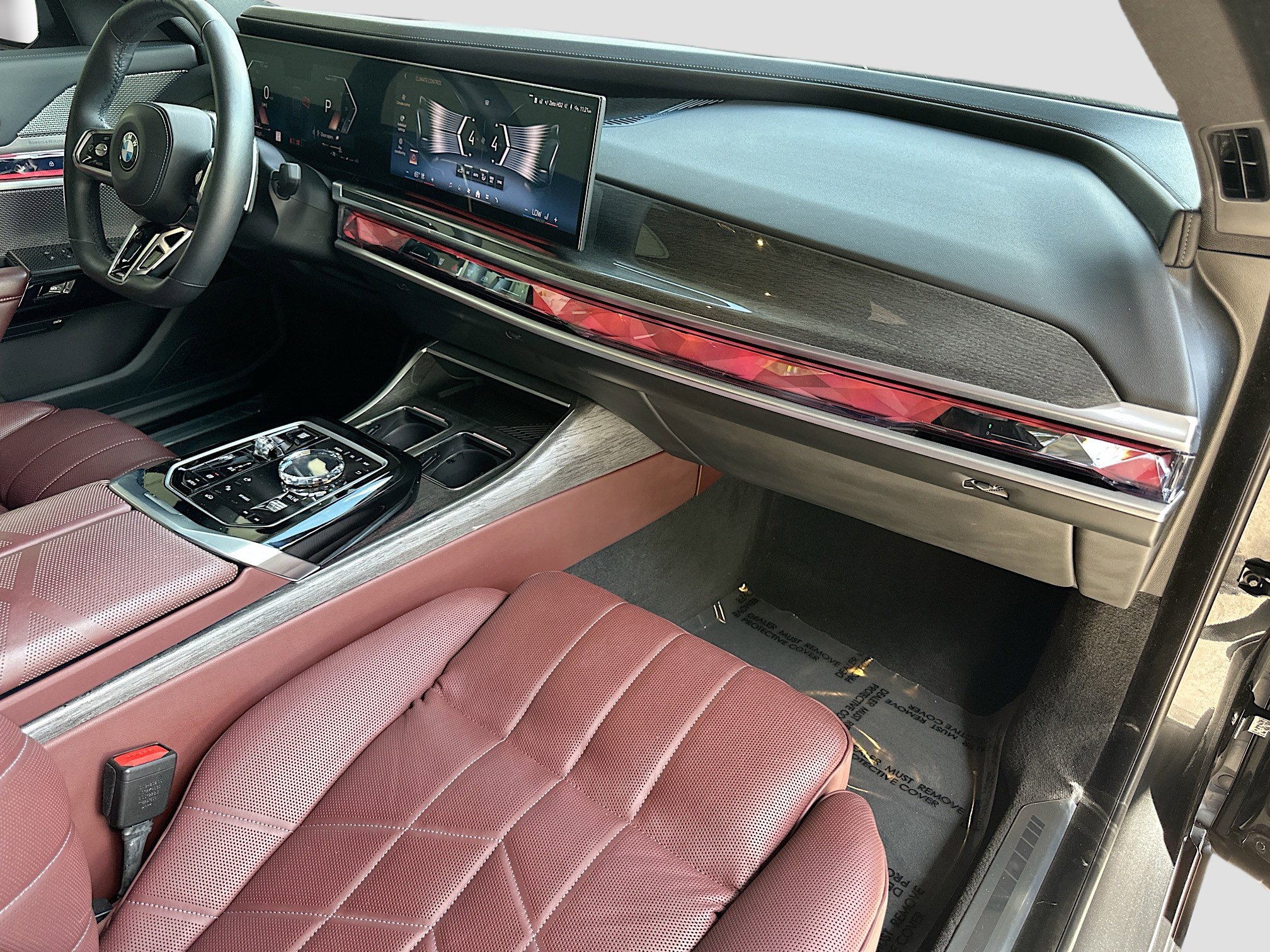 Certified 2024 BMW 760i xDrive w/ Premium Package 2 image 31